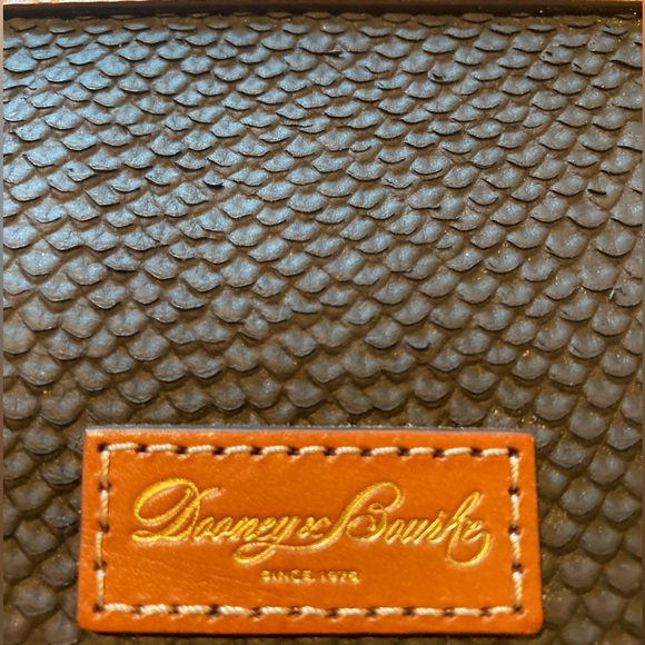 Dooney & Bourke Leather Slim Large Wristlet Clutch NWOT faux Snake skin - Picture 3 of 9